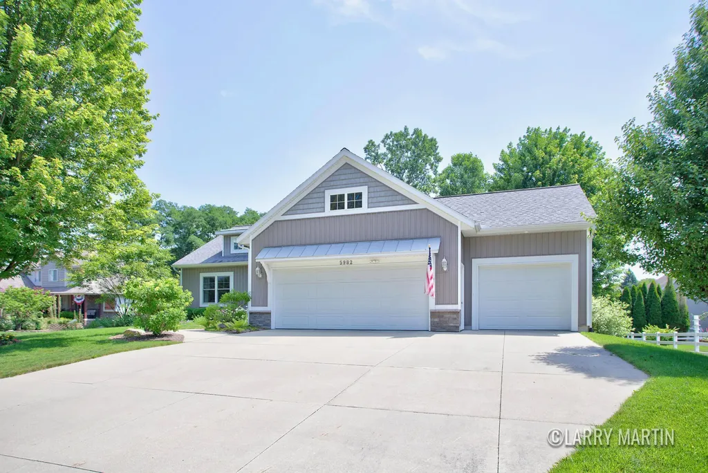 5982 Canal Avenue SW Wyoming City MI 49418