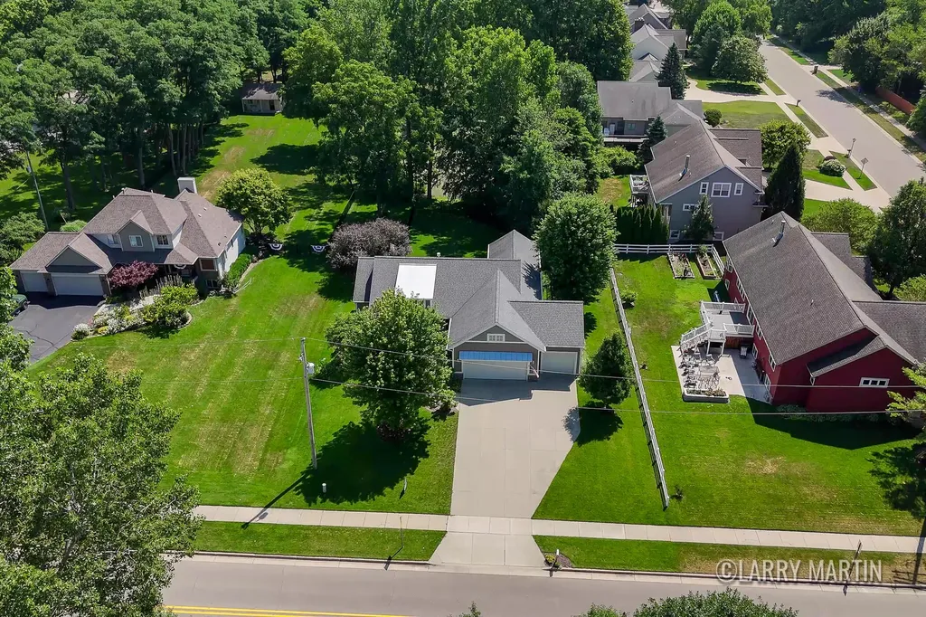 5982 Canal Avenue SW Wyoming City MI 49418