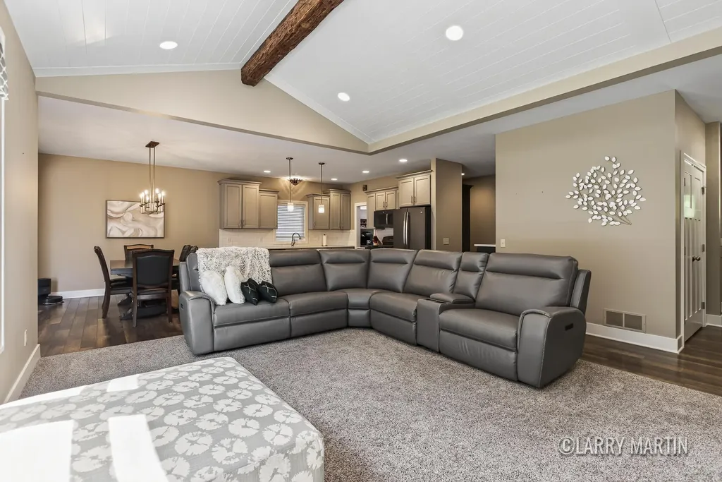 5982 Canal Avenue SW Wyoming City MI 49418