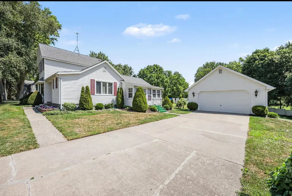 402 Smith Street Evergreen Township MI 48884