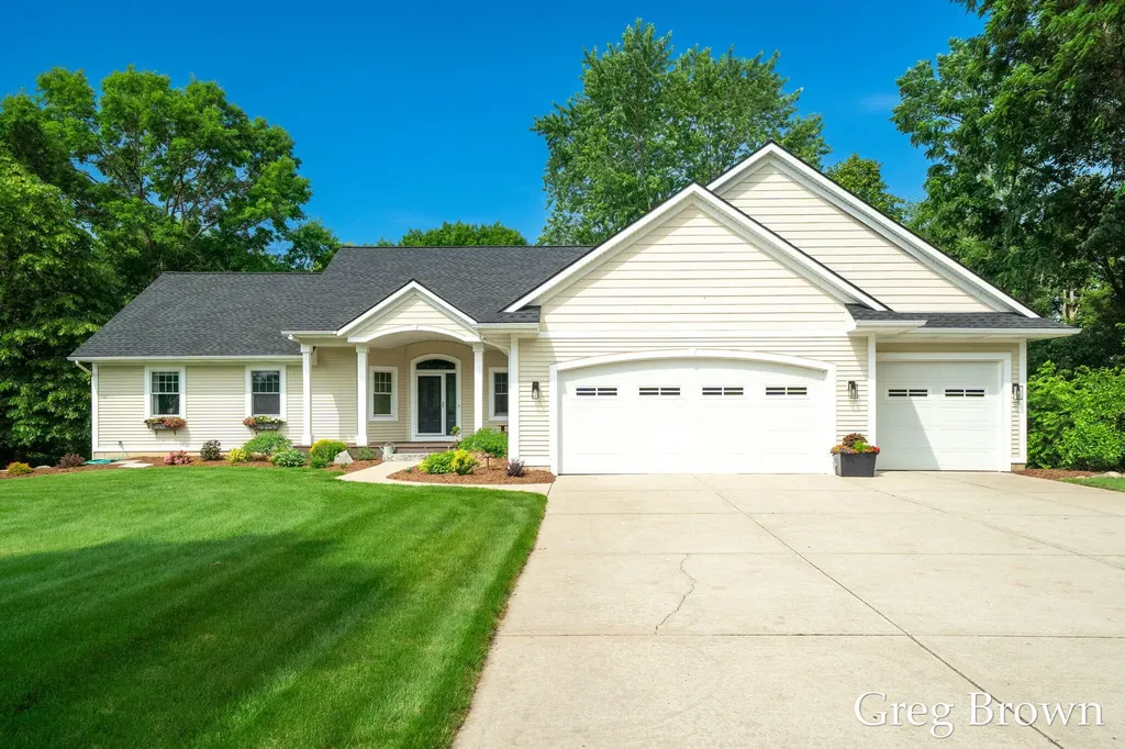 1995 Knollpoint Drive NE Ada Township MI 49301