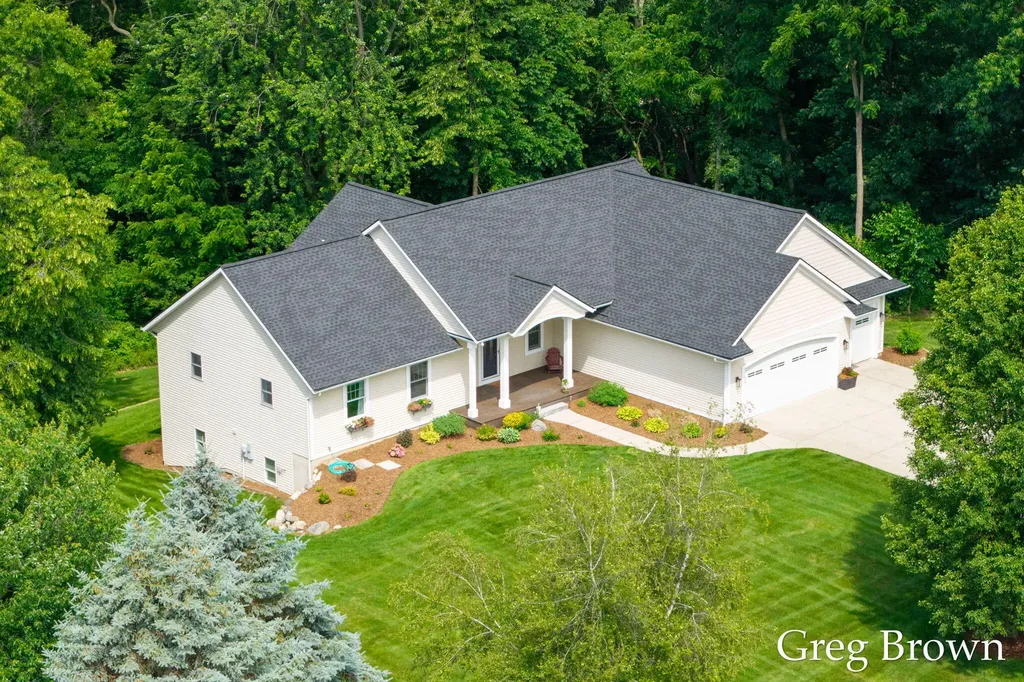 1995 Knollpoint Drive NE Ada Township MI 49301
