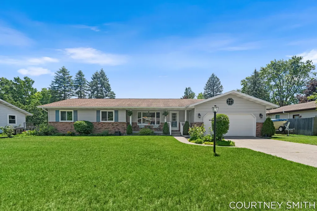 672 Birchwood Court SE Lowell City MI 49331