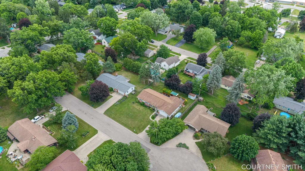 672 Birchwood Court SE Lowell City MI 49331