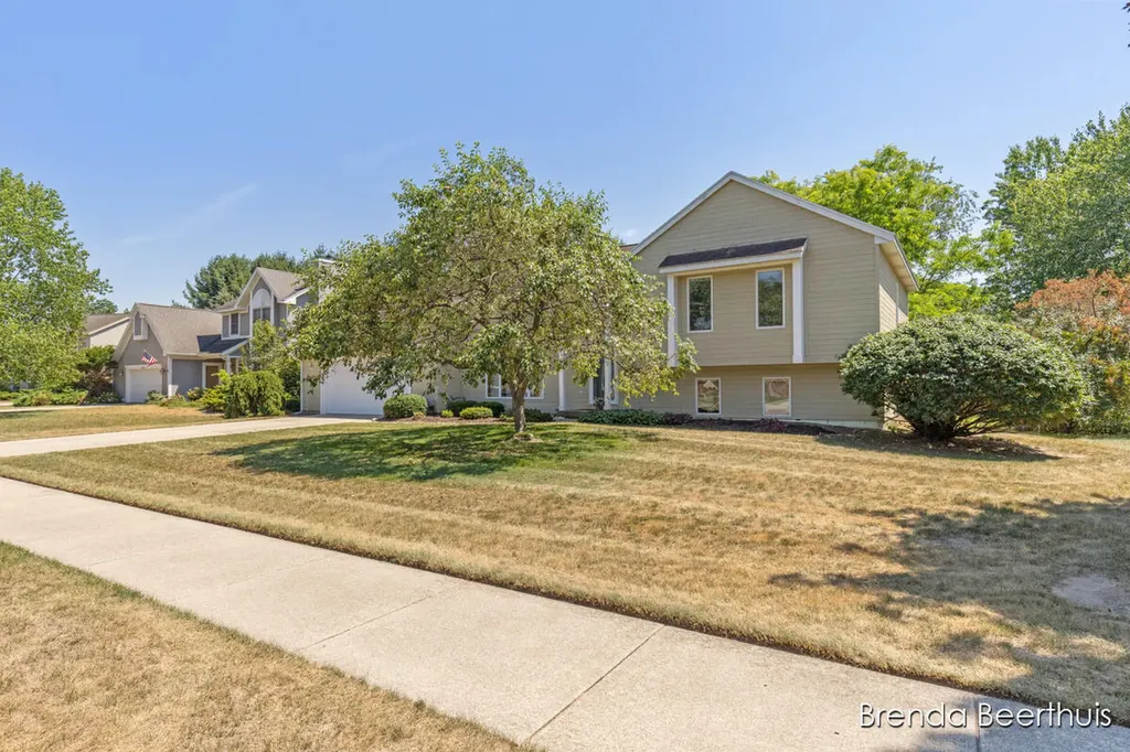 3374 Gold Dust Street NE Plainfield Charter Township MI 49306