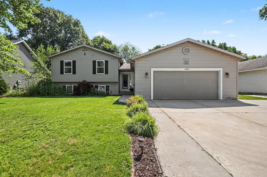 4844 Emerald Street Norton Shores City MI 49441
