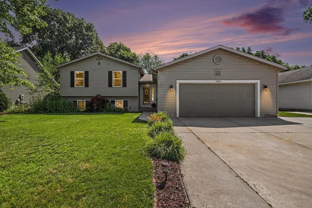 4844 Emerald Street Norton Shores City MI 49441