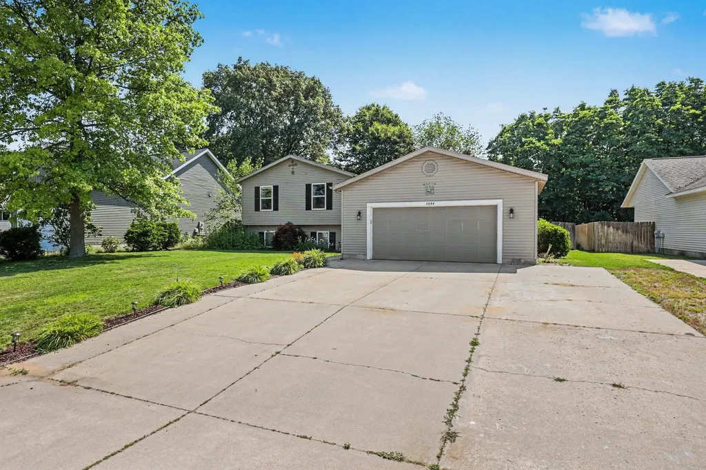 4844 Emerald Street Norton Shores City MI 49441