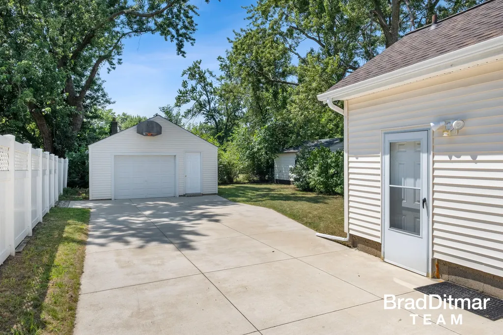 818 Bryant Street SW Wyoming City MI 49509