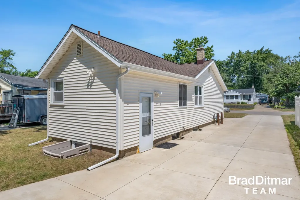 818 Bryant Street SW Wyoming City MI 49509