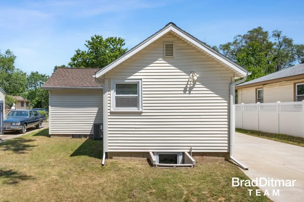 818 Bryant Street SW Wyoming City MI 49509