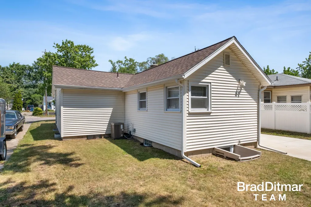 818 Bryant Street SW Wyoming City MI 49509