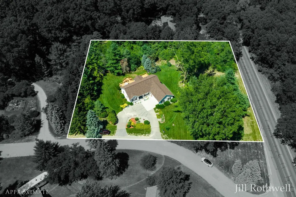 2385 Hidden Timbers Trail NE Algoma Township MI 49341