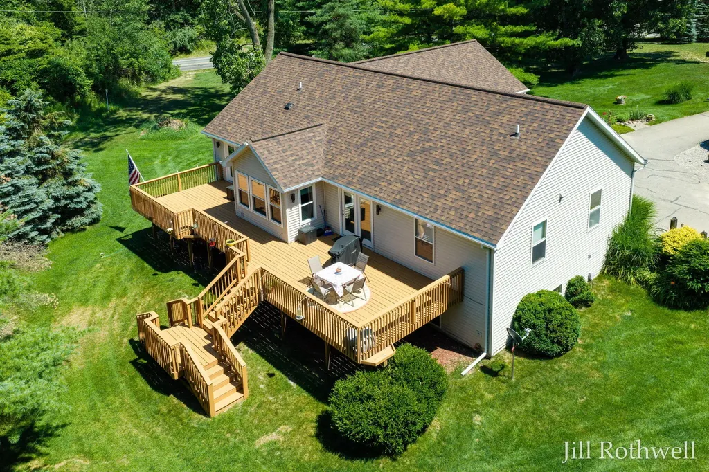 2385 Hidden Timbers Trail NE Algoma Township MI 49341