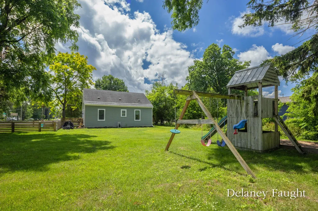 2671 Rogue River Road NE Plainfield Charter Township MI 49306