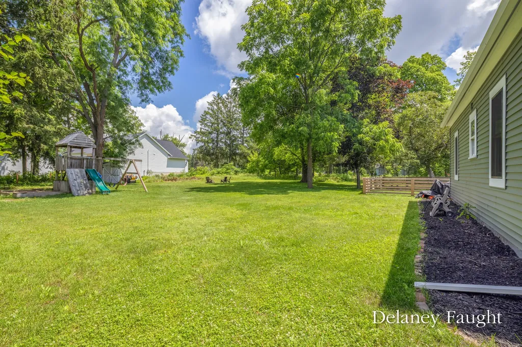 2671 Rogue River Road NE Plainfield Charter Township MI 49306