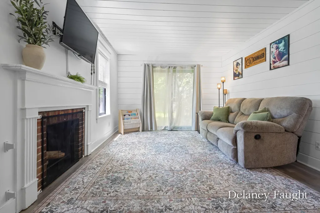 2671 Rogue River Road NE Plainfield Charter Township MI 49306