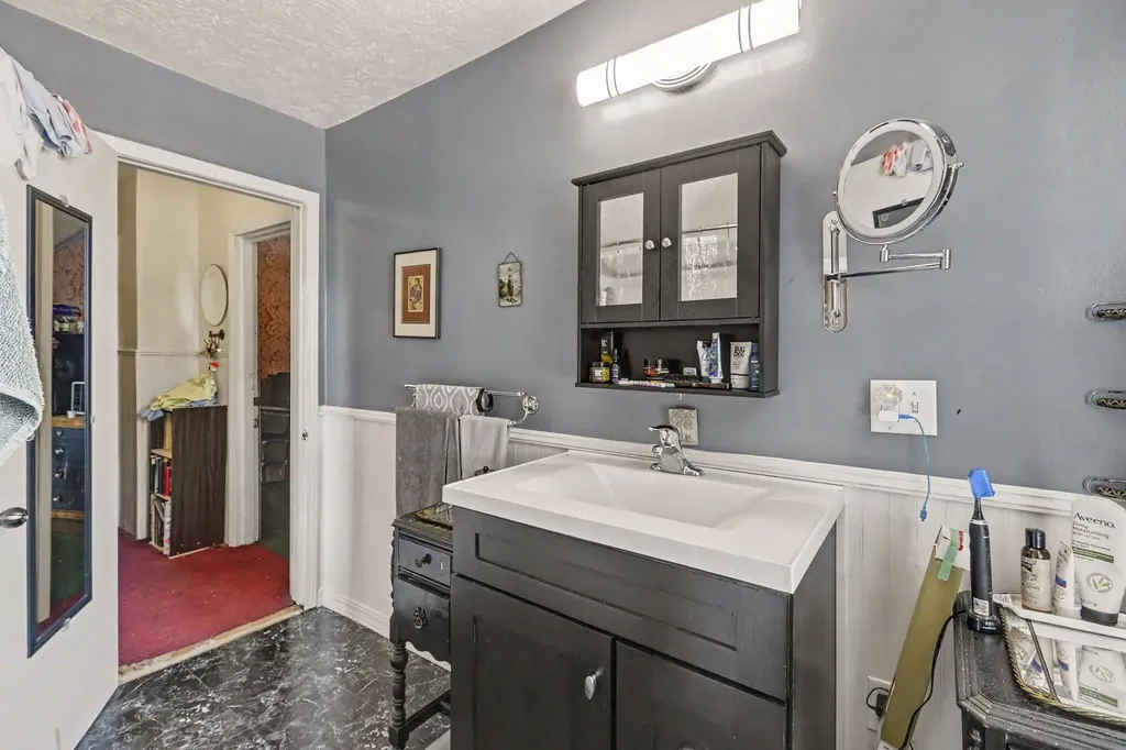 618 W Lawrence Avenue Charlotte City MI 48813