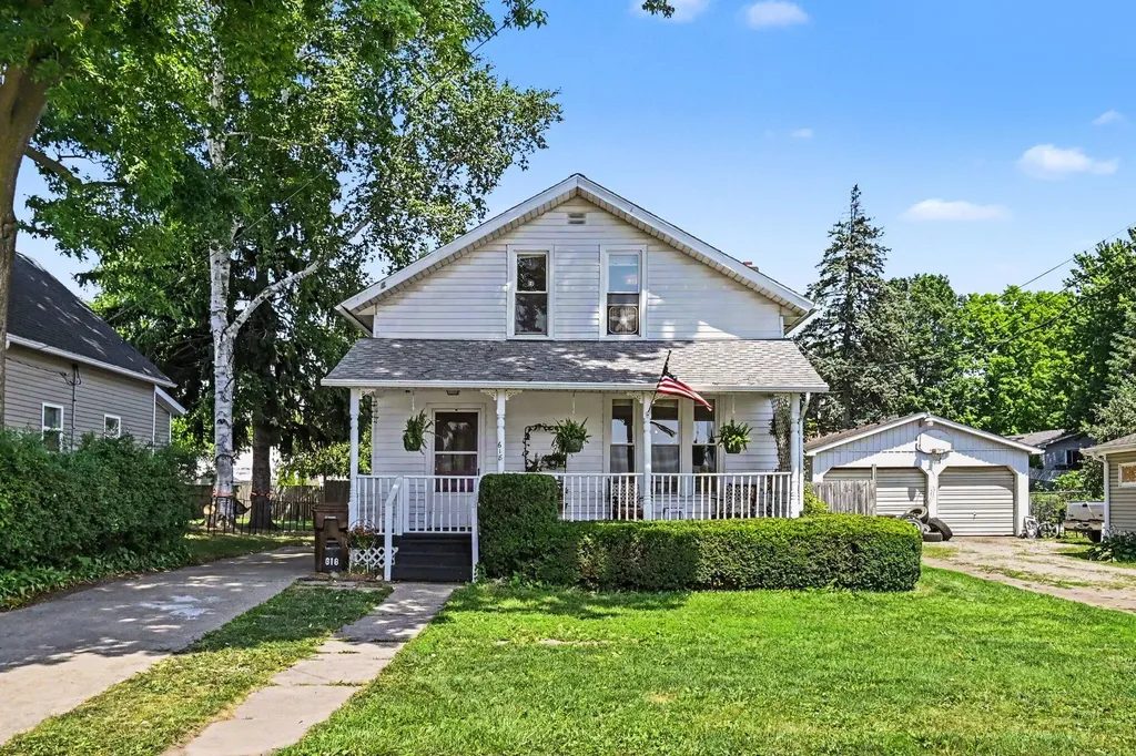 618 W Lawrence Avenue Charlotte City MI 48813