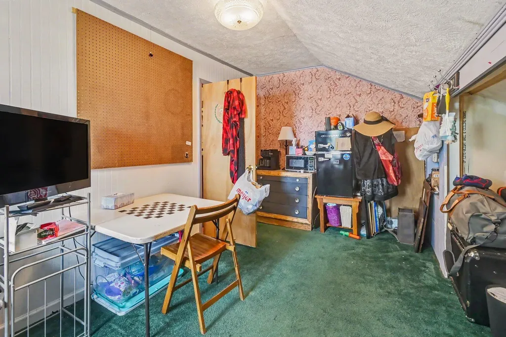618 W Lawrence Avenue Charlotte City MI 48813