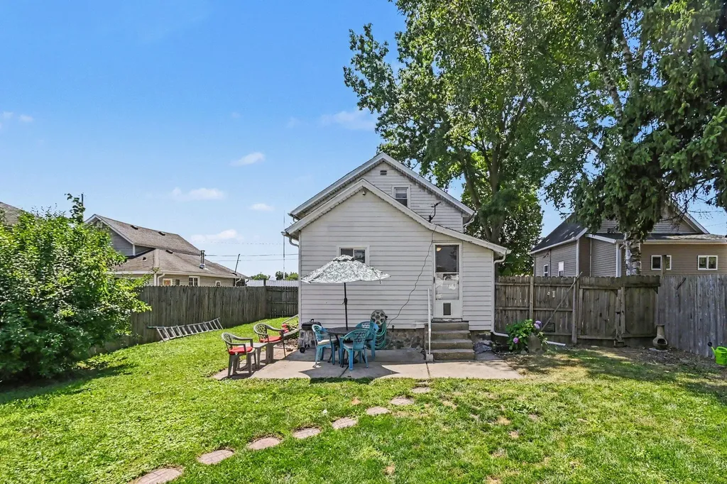 618 W Lawrence Avenue Charlotte City MI 48813