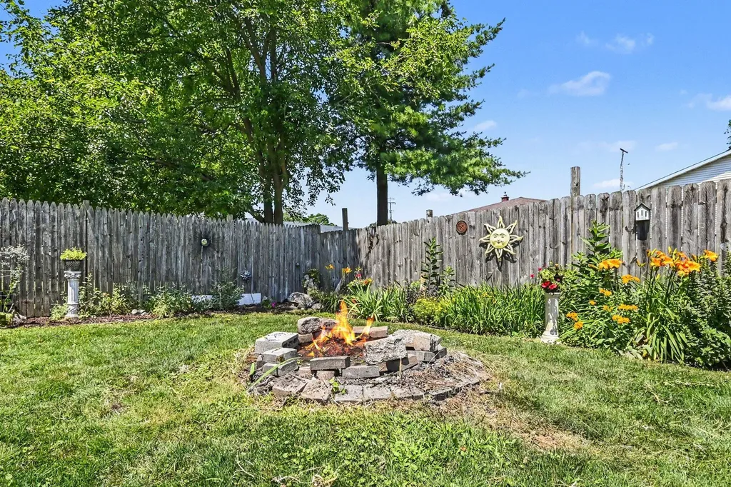 618 W Lawrence Avenue Charlotte City MI 48813
