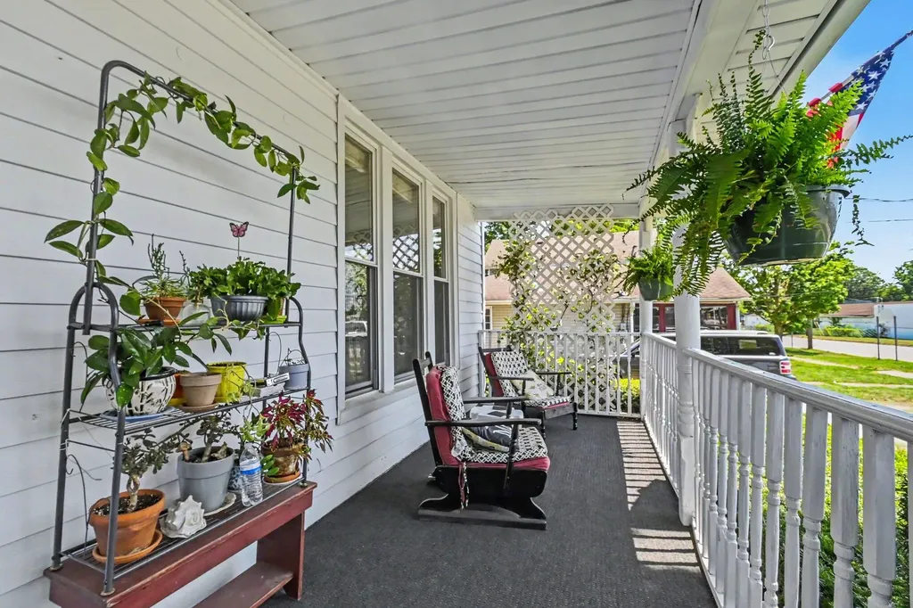 618 W Lawrence Avenue Charlotte City MI 48813