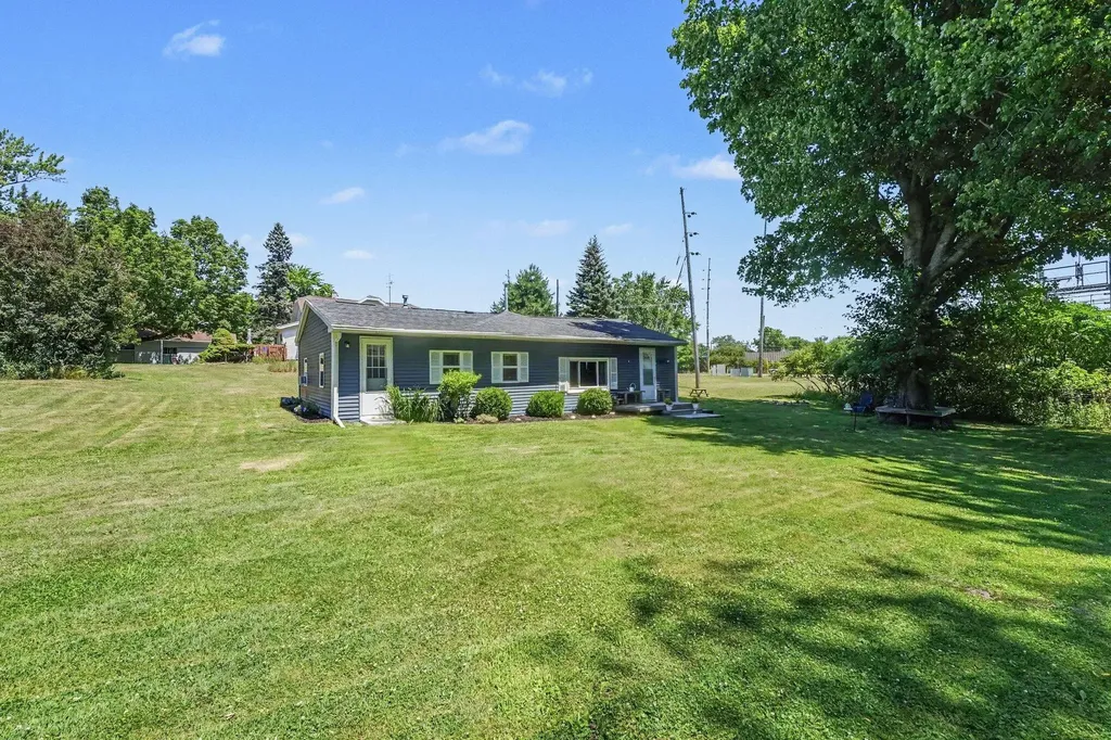 1261 Van Portfliet Drive NW Walker City MI 49534