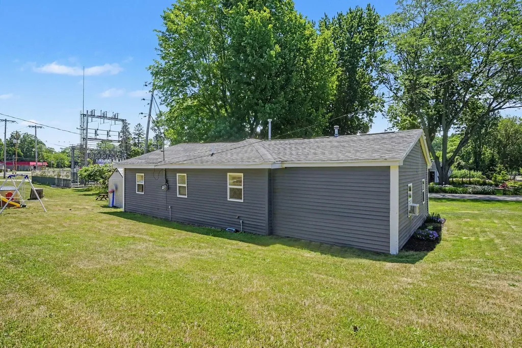 1261 Van Portfliet Drive NW Walker City MI 49534