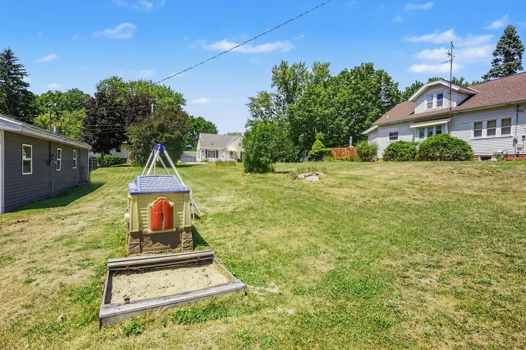 1261 Van Portfliet Drive NW Walker City MI 49534