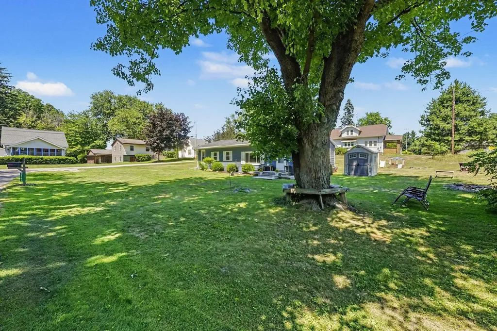 1261 Van Portfliet Drive NW Walker City MI 49534