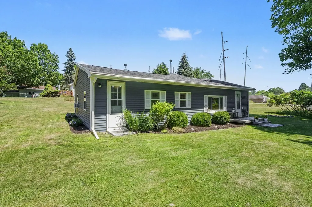 1261 Van Portfliet Drive NW Walker City MI 49534