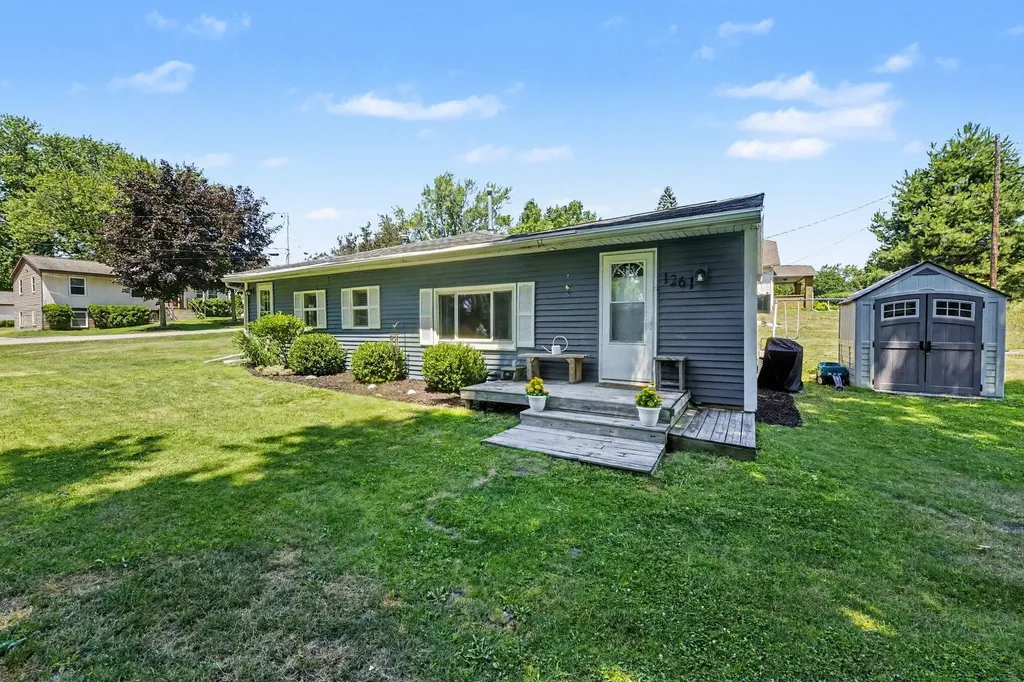 1261 Van Portfliet Drive NW Walker City MI 49534