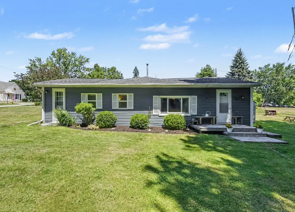 1261 Van Portfliet Drive NW Walker City MI 49534