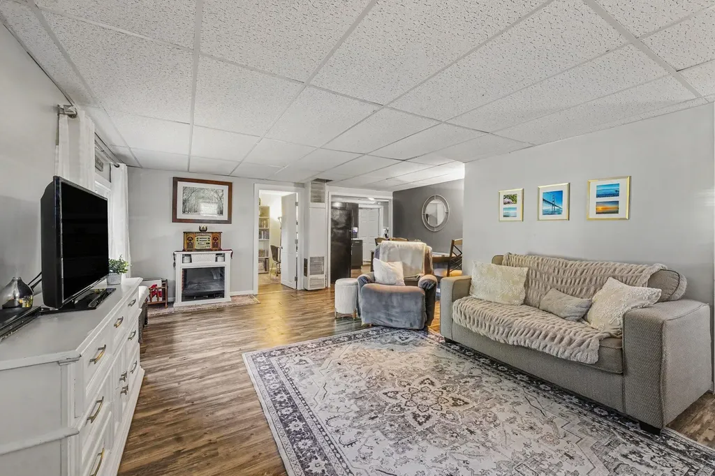 1261 Van Portfliet Drive NW Walker City MI 49534