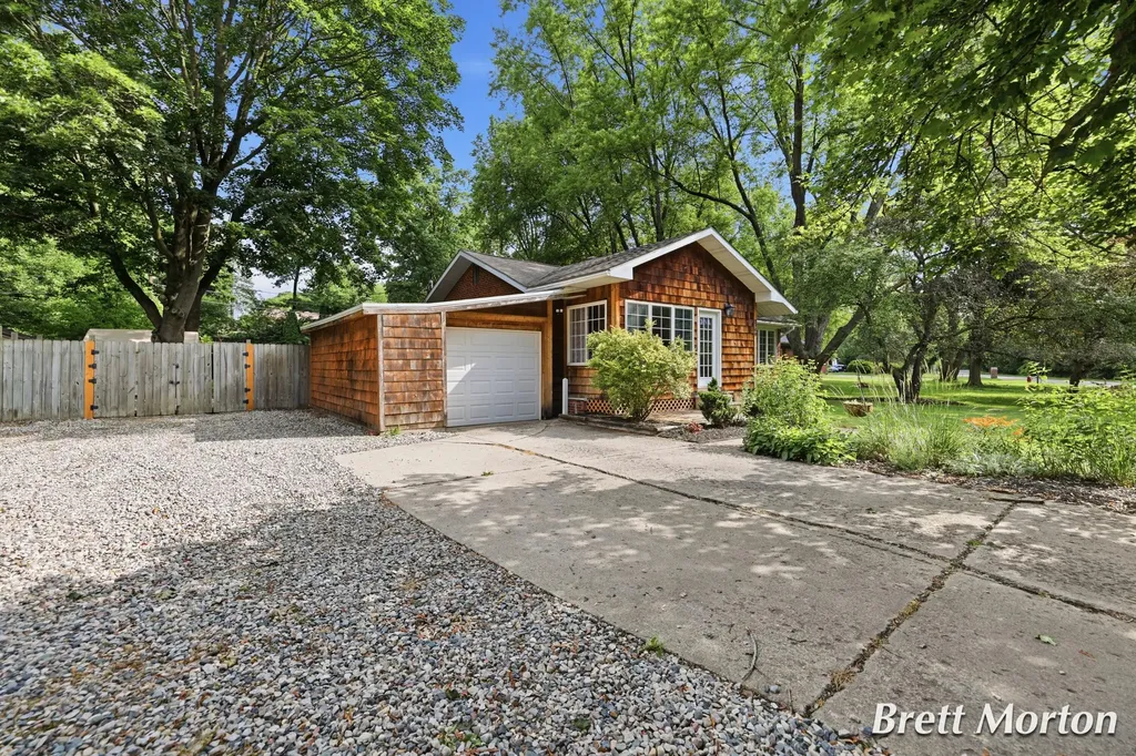 2304 Tecumseh River Road Lansing City MI 48906