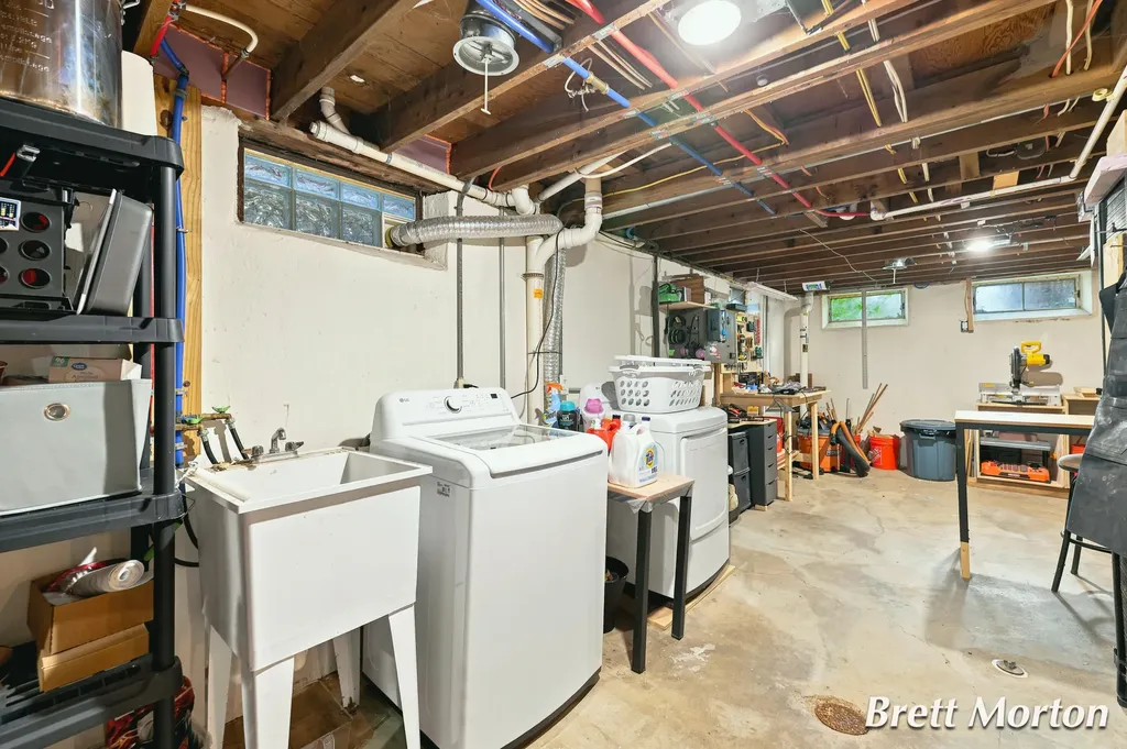 2304 Tecumseh River Road Lansing City MI 48906