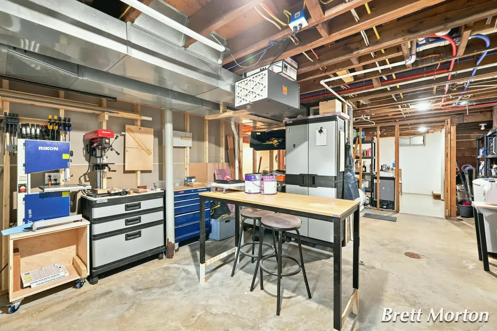 2304 Tecumseh River Road Lansing City MI 48906