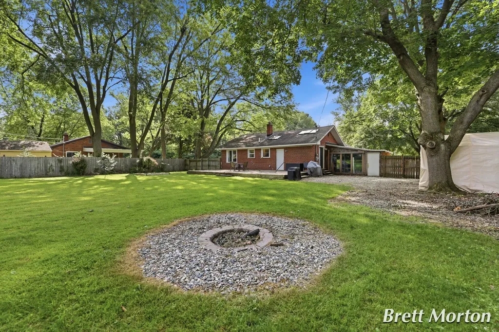 2304 Tecumseh River Road Lansing City MI 48906