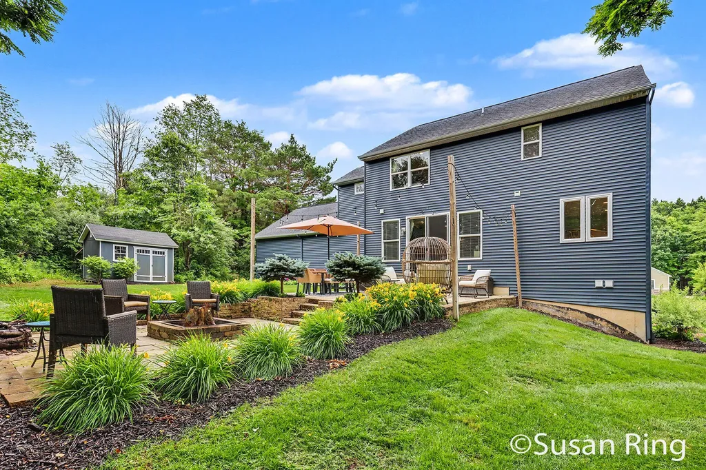 3769 Walnut Springs Drive NE Grand Rapids Charter Township MI 49525