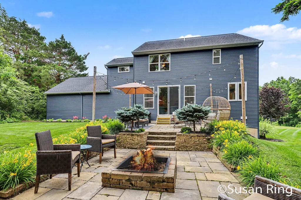 3769 Walnut Springs Drive NE Grand Rapids Charter Township MI 49525