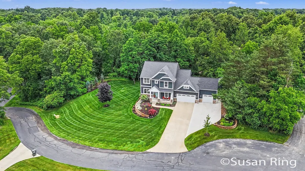 3769 Walnut Springs Drive NE Grand Rapids Charter Township MI 49525