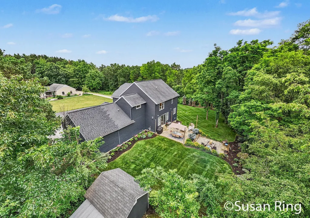 3769 Walnut Springs Drive NE Grand Rapids Charter Township MI 49525