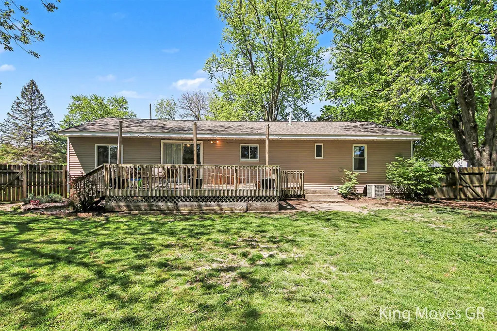 11108 56th Avenue Allendale Charter Township MI 49401