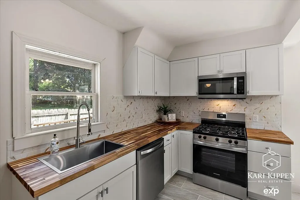 3254 Townsend Avenue NE Grand Rapids City MI 49525