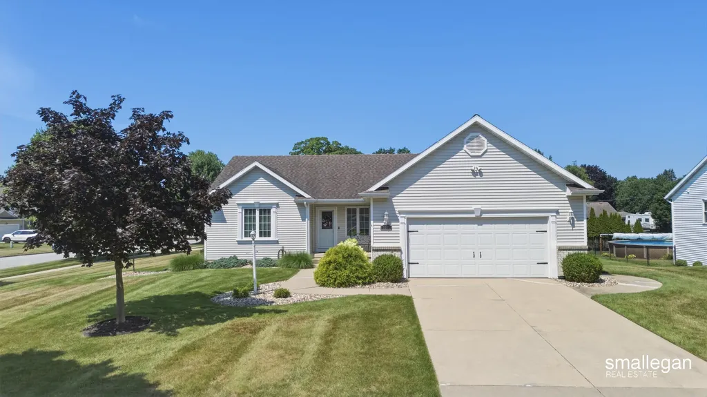 1017 Sunset Hills Court NW Walker City MI 49534