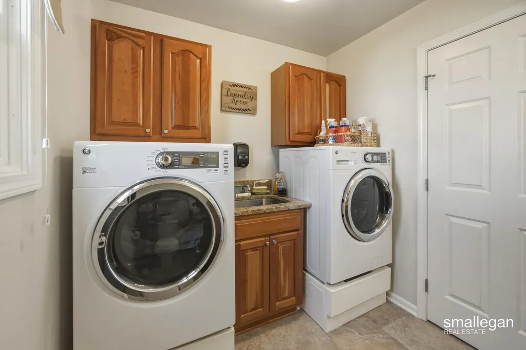 1017 Sunset Hills Court NW Walker City MI 49534