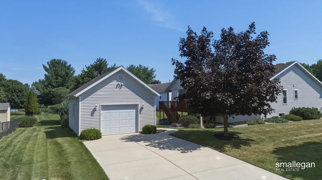 1017 Sunset Hills Court NW Walker City MI 49534