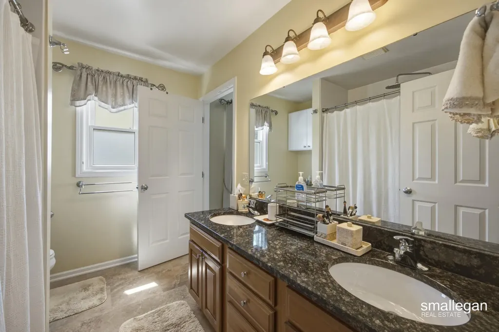 1017 Sunset Hills Court NW Walker City MI 49534
