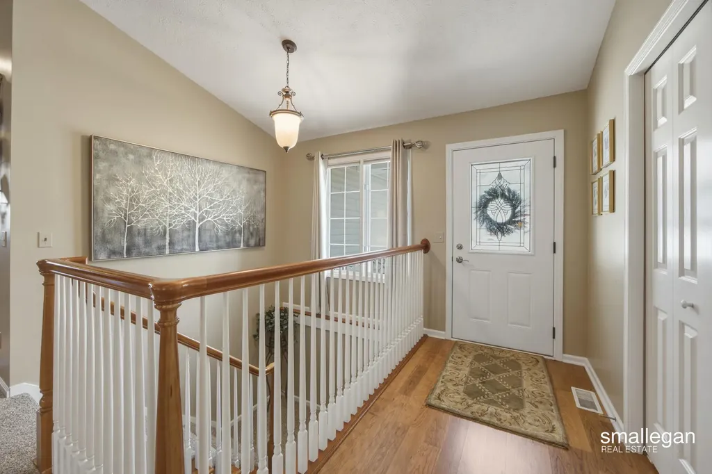 1017 Sunset Hills Court NW Walker City MI 49534